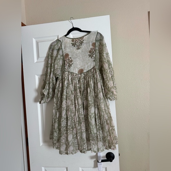 Kyra mini dress in green with embroidery - Picture 3 of 7